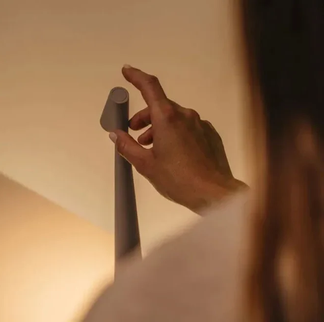 Orthorun | Nordic Minimalistic LED Mood Lamp - Wireless Reading & Dinner Lamp
