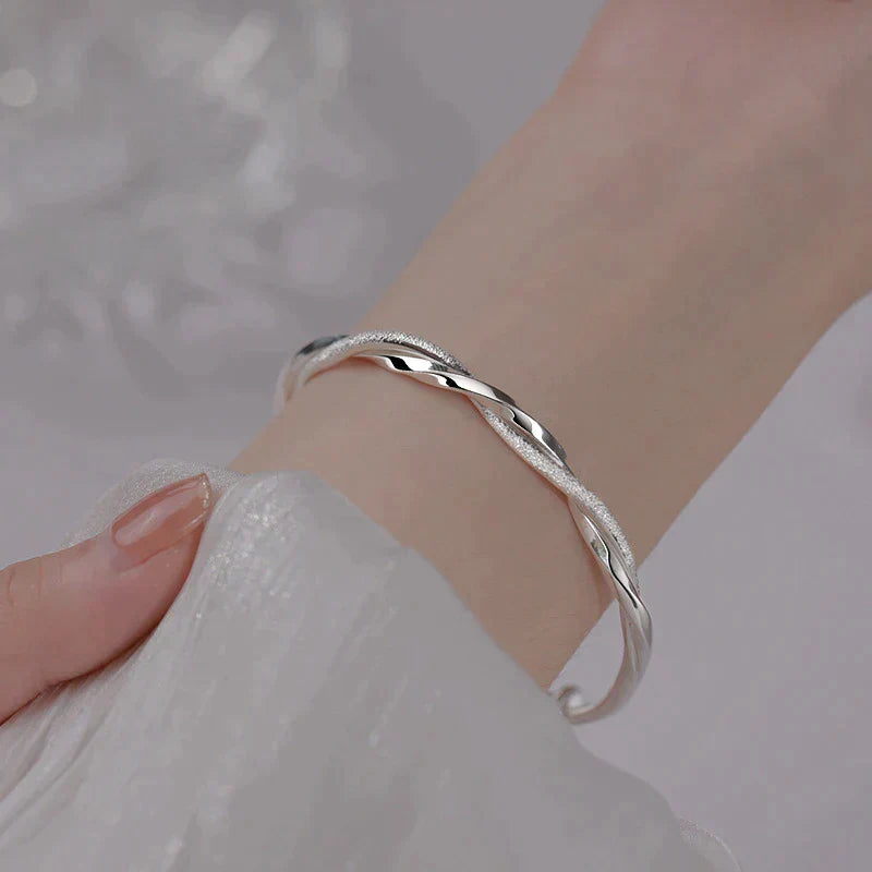 Orthorun | Elegant Woven Silver Bracelet