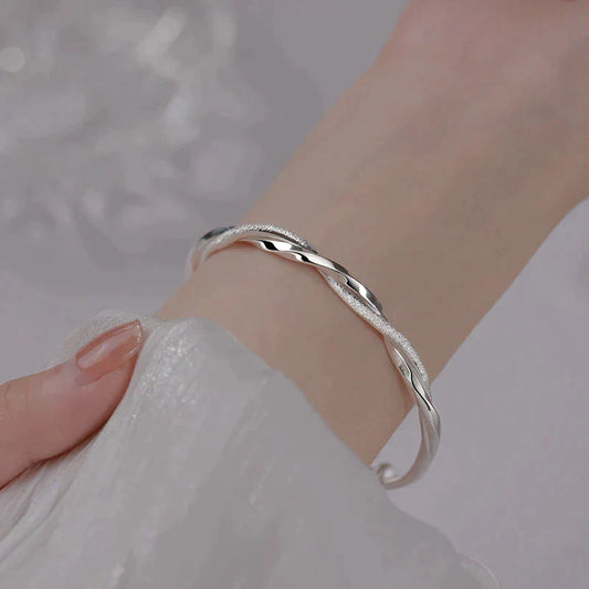 Orthorun | Elegant Woven Silver Bracelet