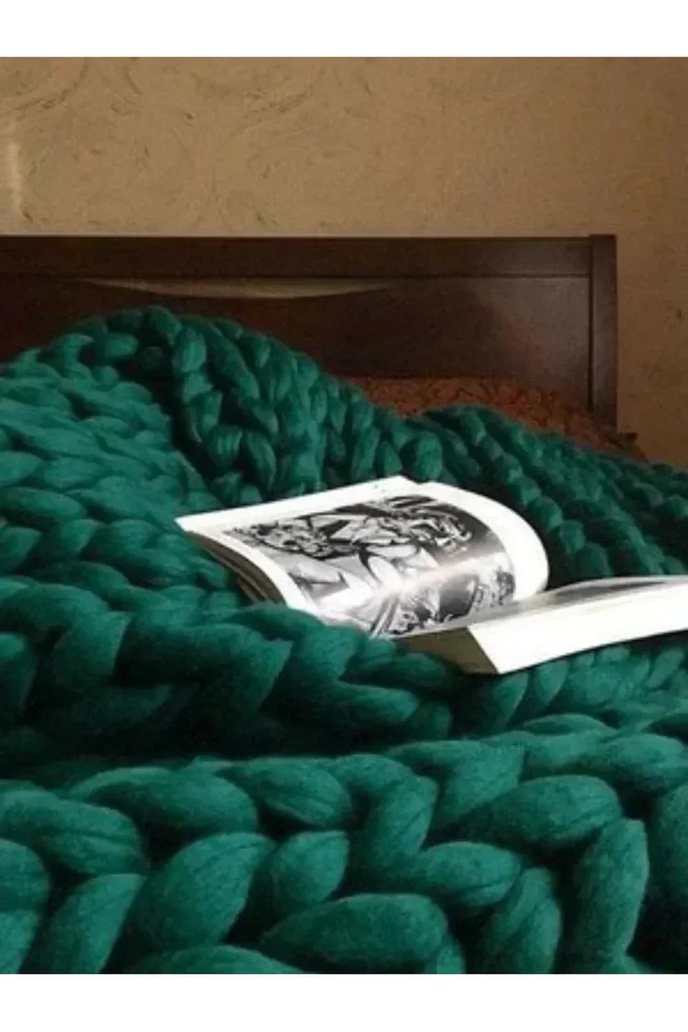 Orthorun | Cozy Knit Chunky Blanket – Thick Handmade Throw for Couch & Bed